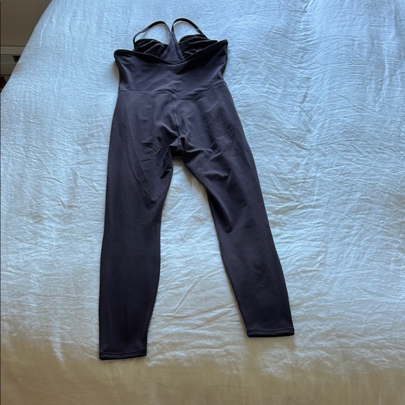 ✨ VUORI BONDI JUMPSUIT SZ M IN SANGRIA - Picture 5 of 6